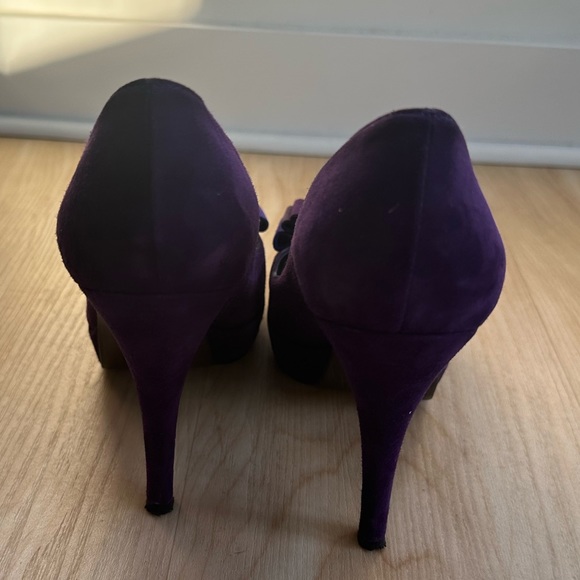 Stuart Weitzman Royal Purple Suede Pumps
Platform Stiletto Heel Leather Sole - Picture 5 of 7